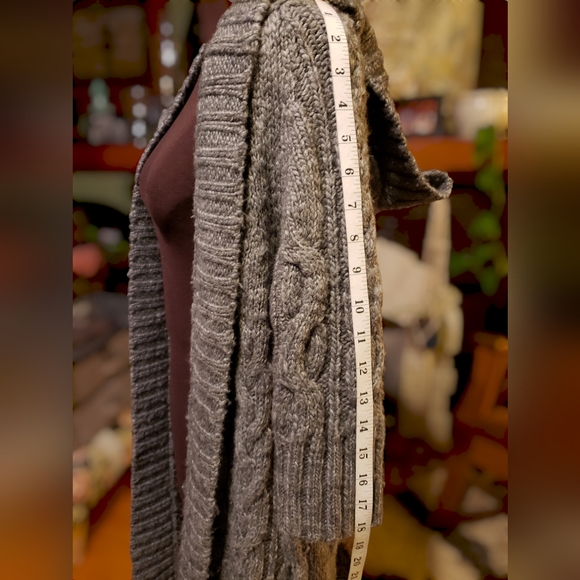 Abercrombie & Fitch pewter cable knit duster w short sleeves and hood. Medium - Picture 5 of 13